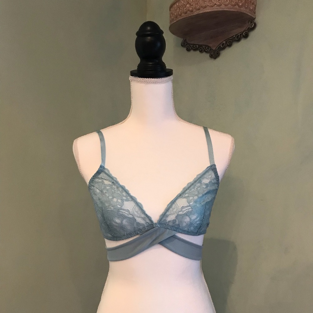 3/$50 🎉 Free People Bralette 🔥